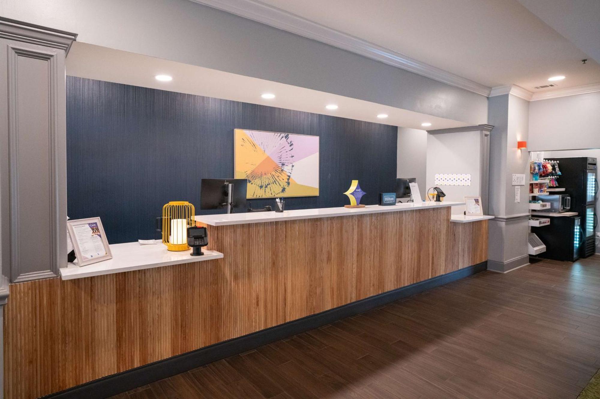 Spark By Hilton Brandon Exterior photo
